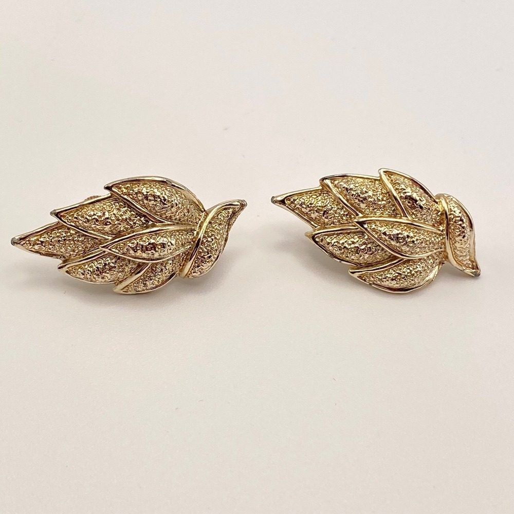 Coro Earrings Leaf Mid Century Botanical Gold Tone Vintage Clip On 1.25"